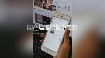 国外网红AvrilLavigne领奖遭裸女冲上台踩场爆粗打对方胸部