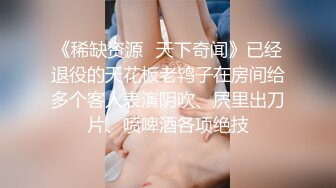 《魔手外购极品厕拍》商业城女厕全景偸拍多位少女少妇熟女方便，后位先拍脸再拍大白屁股，憋尿到极限的良家少妇动作逗死人 (1)