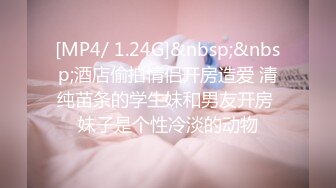 《极品CP魔手外购》商场女厕近景镜头先拍脸再拍逼，各种年轻美女小姐姐小少妇方便，大屁股潮妹透明内裤简直太骚了 (9)