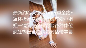 两个妹子直播抢着吃肉棒，被猛操不够还拿木棒自插穴穴