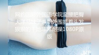 《精品推荐??极品厕拍》学生餐厅女洗手间全景高清偸拍超多青春漂亮小姐姐大小便??形态各异~但多数都有点上火尿黄