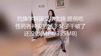 逼毛浓密性感的高颜值美女龙雪儿超大尺度自拍被摄影师脱肉丝拿自慰棒一边搞 一边草