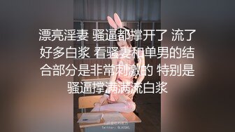 韩国小姐姐的诱惑，性感黑丝高跟鞋，乳夹玻璃棒舔弄，乳液抹在骚逼上，抖臀摆弄姿势