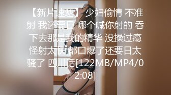 性感美女，沙发上猛操她