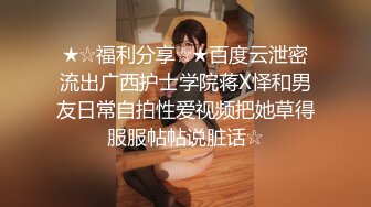 在绿油油的自然房苗条白嫩长发妹子脱掉下身揉捏男的鸡巴还用手机拍照留念压上去抽插猛力顶进去骚骚