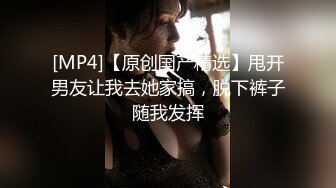 偷窥眼镜美眉洗香香