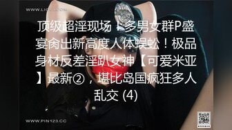 【上】大屌网红无套干操小奶狗 骚货下面被插 嘴上还要舔脚～