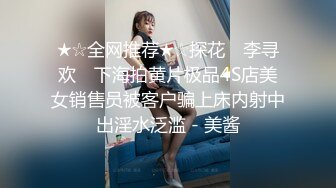 这样的女神级小姐姐操着真是一种享受啊，白嫩皮肤笔直美腿 黑色短裙，扶着鸡巴吞吐吸吮，很认真啪啪套弄释放