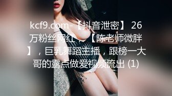 把来拜年的姐姐拉进厕所给操了，先口爆再后入，外面全是亲戚