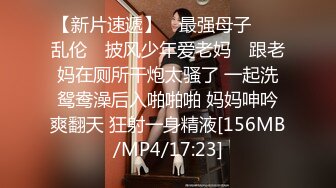 厕所盗摄，满满少妇味道，黑色长裙，来大姨妈，经血随着尿液往下流！