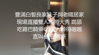 跪在床边吃鸡巴的绝美少妇