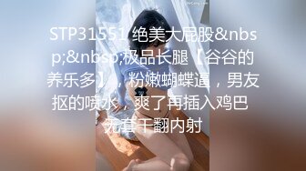 RB迷人的牛仔裤家政少妇撅屁股收拾卫生性感屁股